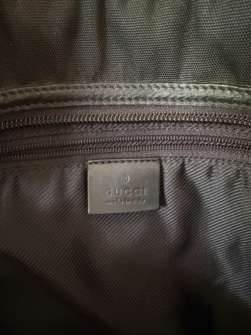 Authentic Gucci Nylon/Leather Messenger Shoulder Bag•Black•DAMAGED•See photos - Picture 4 of 15
